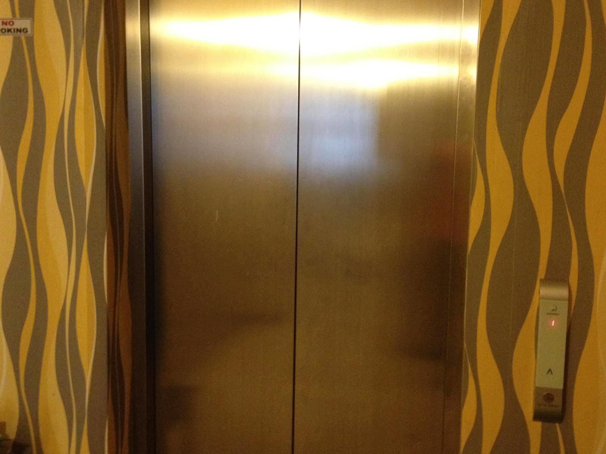 Twins Hotel Jakarta Exterior foto